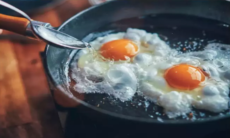 Người bị đau mắt đỏ không nên ăn xôi