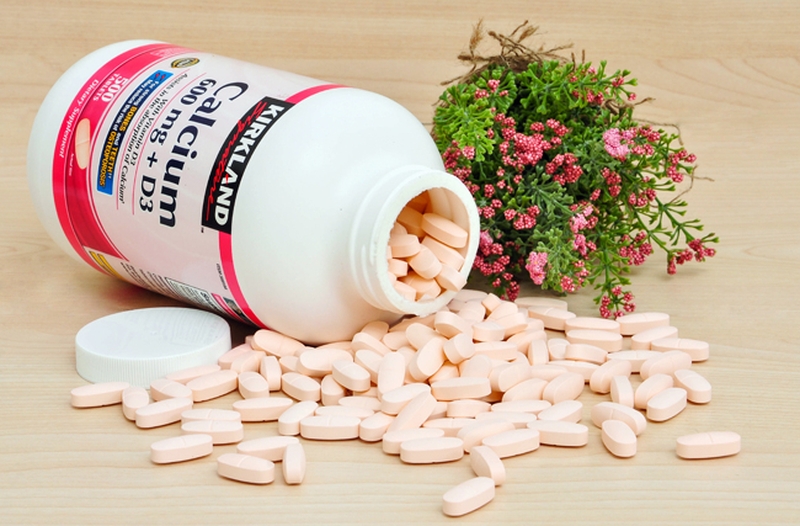 nguoi-gia-nen-uong-canxi-loai-nao-va-uong-sao-cho-dung-cach