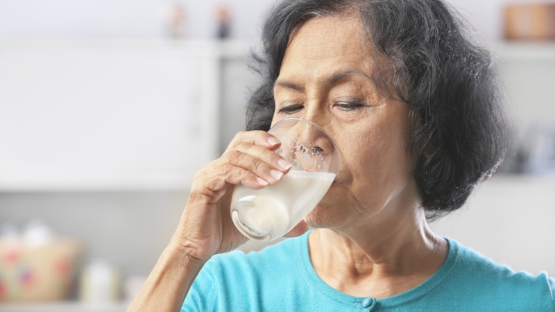 Người già nên uống gì cho khỏe? Các loại thức uống dinh dưỡng cho người già 4