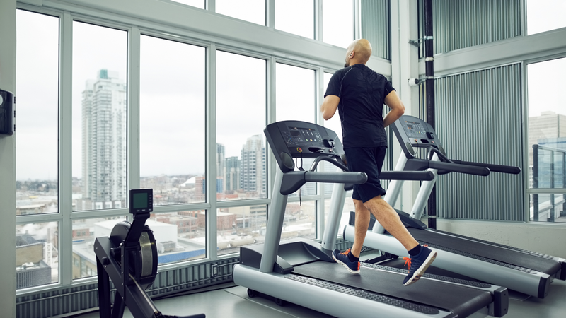 Cardio hay tập tạ đều có lợi và mang lại những ưu điểm khác nhau