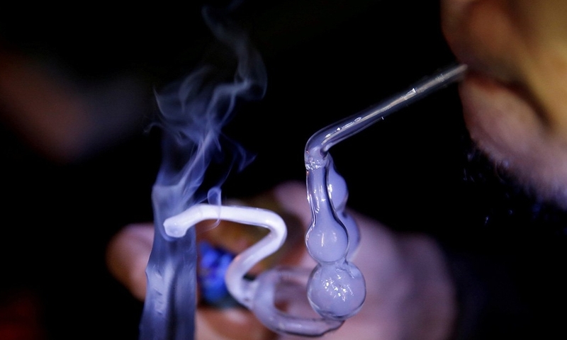 Người nghiện ma túy có uống rượu không?-2