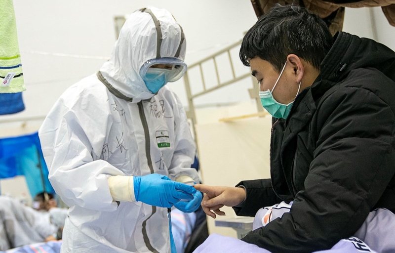 ​ Người nhiễm COVID-19 có thể có triệu chứng sớm bao gồm buồn nôn, tiêu chảy 3