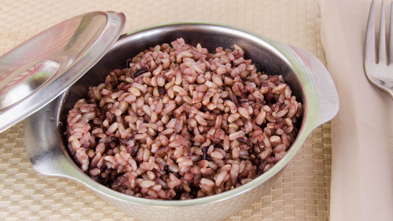 Nấu cơm gạo lứt được chứng minh là tạo ra mức tăng đường huyết thấp nhất, phù hợp cho người tiểu đường