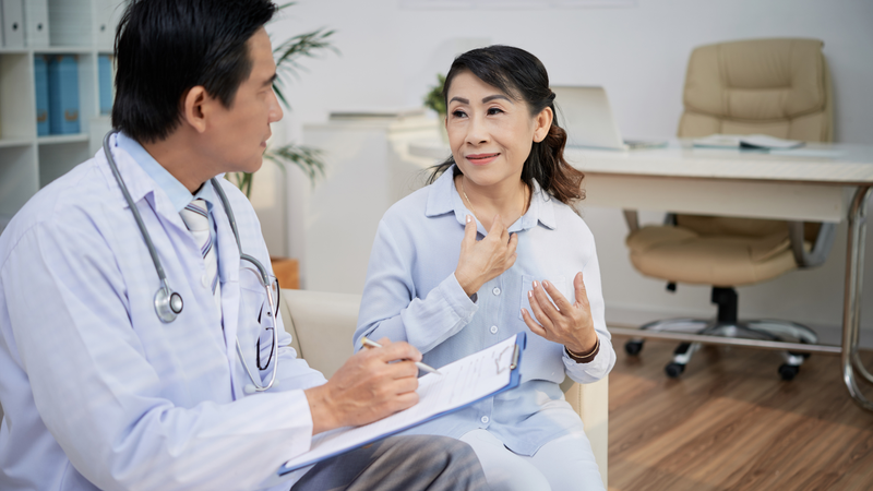 Người trên 50 tuổi nên trao đổi với bác sĩ nếu thường xuyên khó ngủ