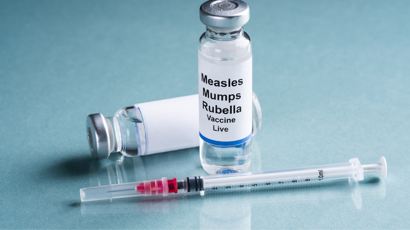 Người trên 50 tuổi, người có bệnh nền cần chủ động tiêm vắc xin phòng sởi 2