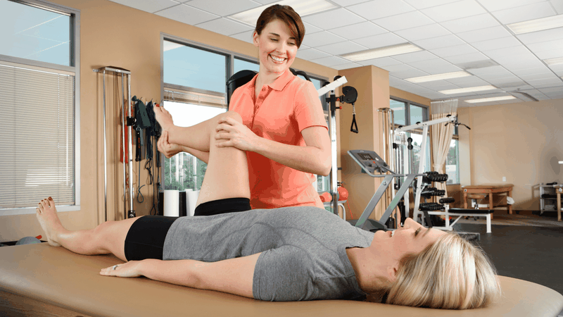 Phương pháp vật lý trị liệu giúp người bệnh phục hồi khả năng vận động và giúp não bộ ghi nhớ, học lại những kỹ năng đã mất