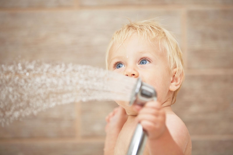 Nguy cơ không ngờ đến từ việc tắm bằng vòi hoa sen 2