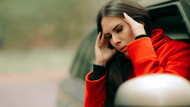 Không những buồn nôn, chóng mặt, nhiều người còn gặp tình trạng toát mồ hôi lạnh, tim đập nhanh khi bị rối loạn tiền đình dẫn đến say xe