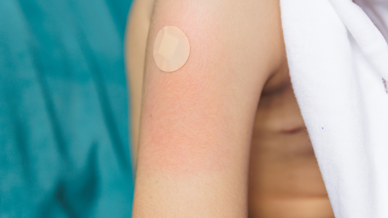 Nguyên nhân dẫn đến các phản ứng sau tiêm vắc xin là gì?