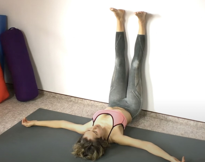 Nguyên nhân để chân lên tường bị tê chân và tư thế để chân lên tường đúng cách 4