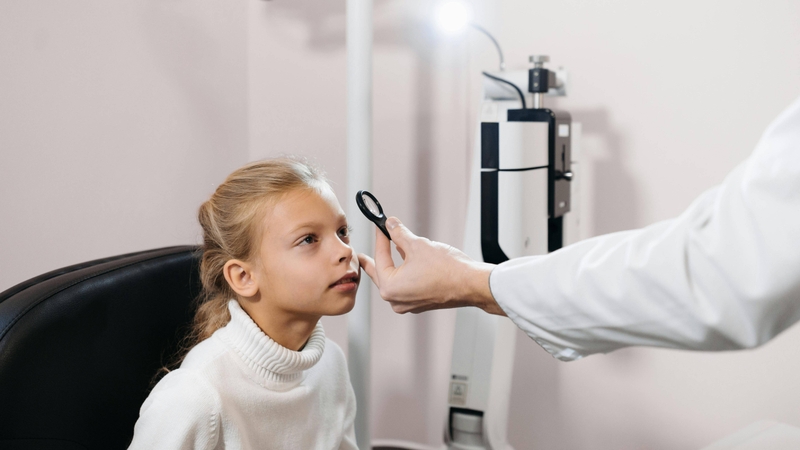 Đục thủy tinh thể còn xuất hiện ở trẻ nhỏ, ảnh hưởng đến phát triển thị lực của trẻ