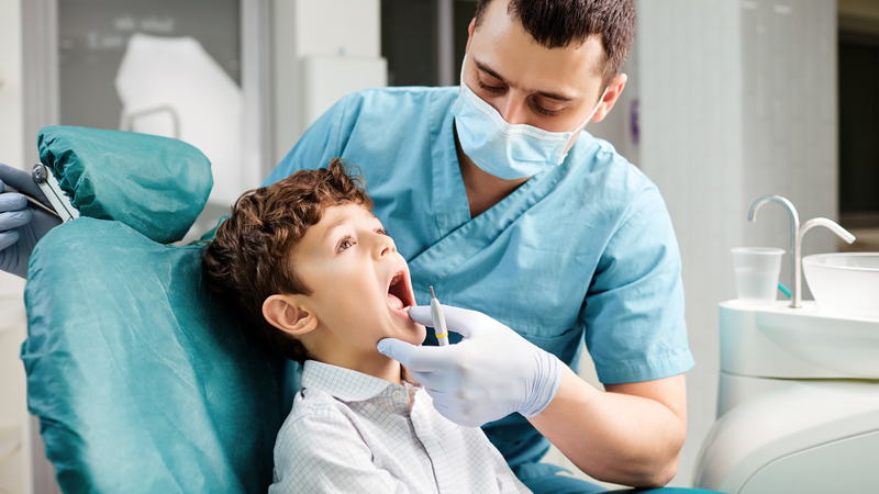 Khám răng định kỳ giúp phát hiện sớm vấn đề răng miệng cho bé