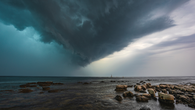 Các cơn bão lớn là một trong những nguyên nhân gây ra lũ lụt