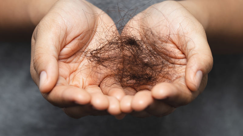 Nguyên nhân gây rụng tóc đỉnh đầu ở nữ giới là gì? Cách ngăn ngừa rụng tóc ở phụ nữ 4