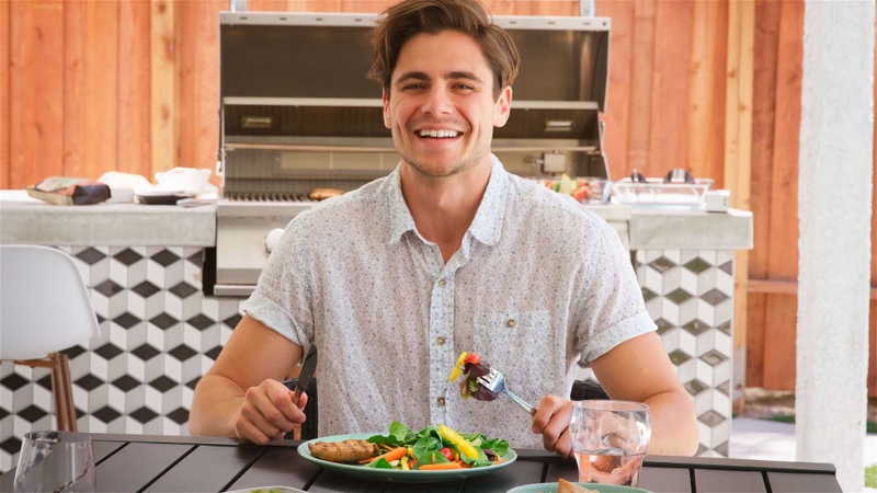 Duy trì chế độ dinh dưỡng và sinh hoạt khoa học giúp cải thiện sức khỏe sinh sản nam giới