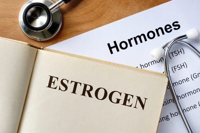 Nguyên nhân giảm ham muốn sau sinh: nồng độ estrogen giảm