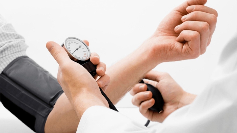 Nguyên nhân huyết áp cao ở người trẻ và cách điều trị hiệu quả 1