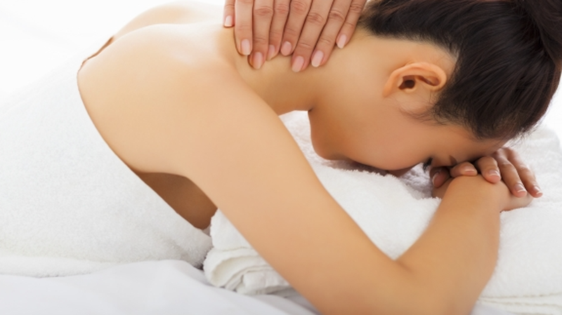 Nguyên nhân khiến ngủ dậy bị đau cổ không quay được cùng cách khắc phục 4