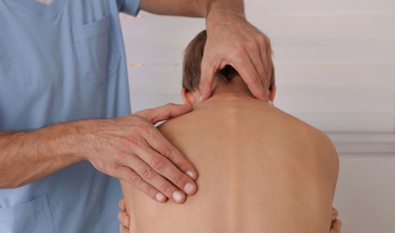 Nguyên nhân khiến trẻ bị lồi đốt sống lưng 1