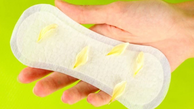 Nguyên nhân khiến vùng kín ra khí hư dạng bột màu vàng và hướng điều trị