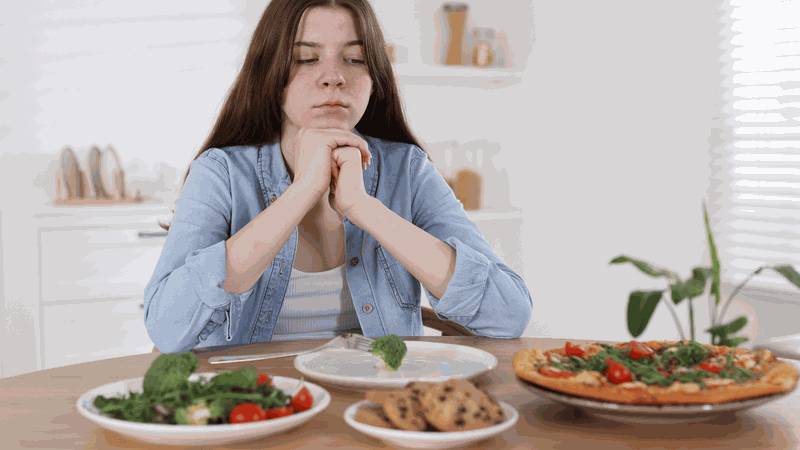 Ăn uống thiếu khoa học là một trong những nguyên nhân máu nhiễm mỡ dễ nhận biết