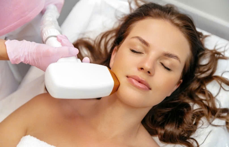 Nguyên nhân mọc lông trắng trên mặt? Mọc lông trắng có nguy hiểm không? 3