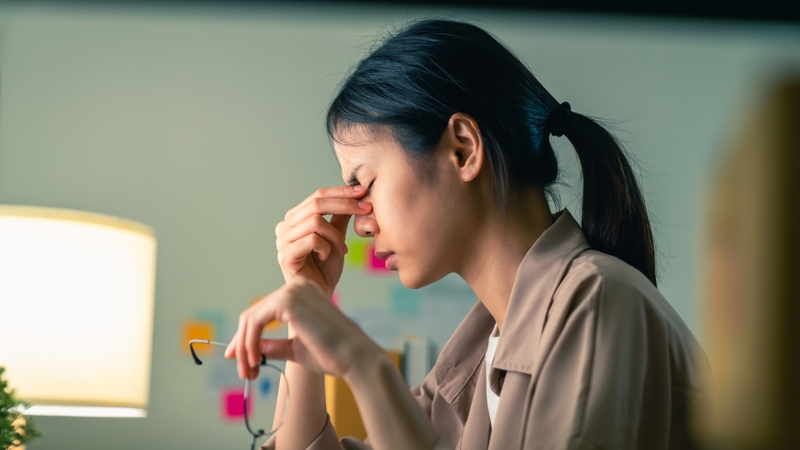 Stress có thể làm gián đoạn chu kỳ phát triển bình thường của tóc