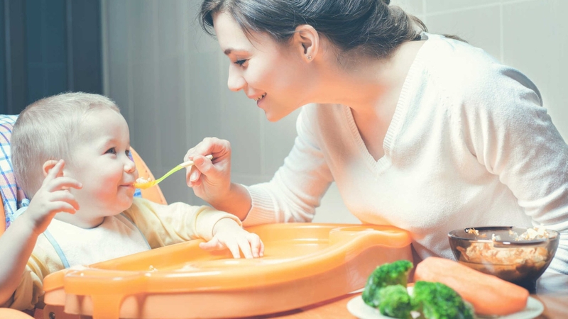 Nguyên nhân trẻ không chịu ăn dặm? Mẹ nên làm gì lúc này? - 2
