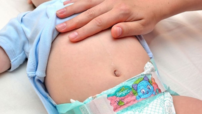 nguyen-nhan-va-cach-cai-thien-tinh-trang-be-9-thang-tuoi-hay-bi-non-tro 2.jpg