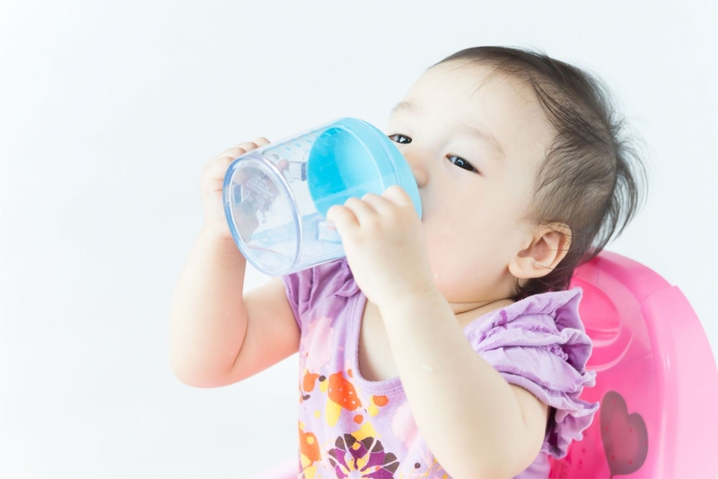 Trẻ mọc răng bị sốt và tiêu chảy có nguy hiểm không