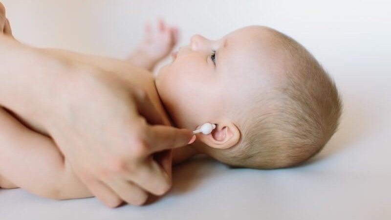 Nguyên nhân và cách xử lý tình trạng tai trẻ sơ sinh có mùi hôi 1