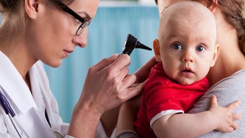 Nguyên nhân và cách xử lý tình trạng tai trẻ sơ sinh có mùi hôi 2