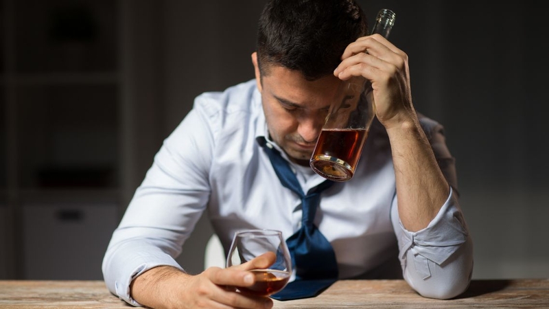 Lạm dụng rượu bia kéo dài làm tăng nguy cơ tổn thương và viêm gan