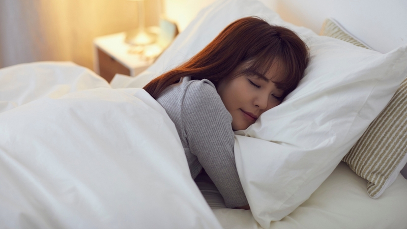 Giấc ngủ chất lượng và tinh thần thoải mái góp phần duy trì sự ổn định của nội tiết tố