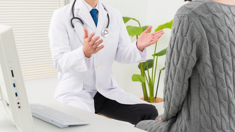 Người bị rối loạn kinh nguyệt nên đi khám để được chẩn đoán và điều trị