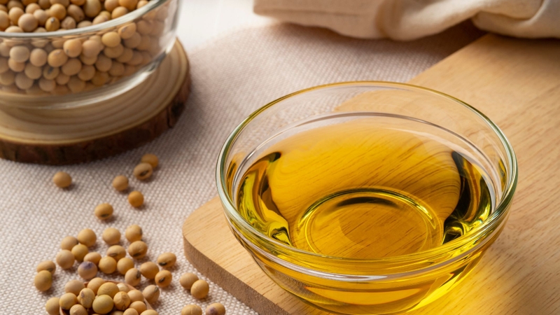 Để phòng ngừa bệnh gout, nên thay thế mỡ động vật bằng các loại dầu thực vật