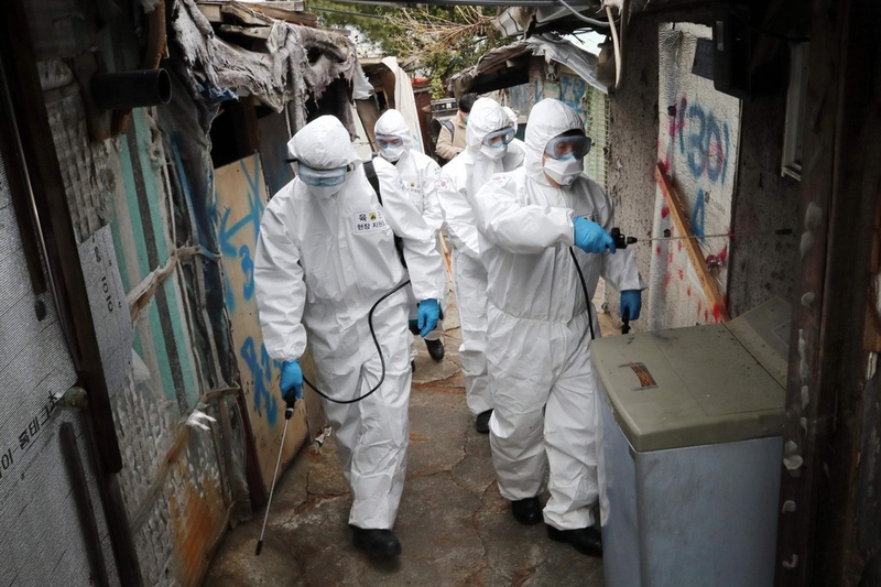 Nhà khoa học Trung Quốc phát hiện virus corona tiến hóa thành 2 chủng khác nhau 3