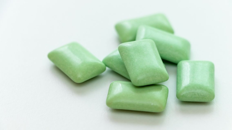 Nhiều người băn khoăn nhai kẹo Xylitol có tốt không