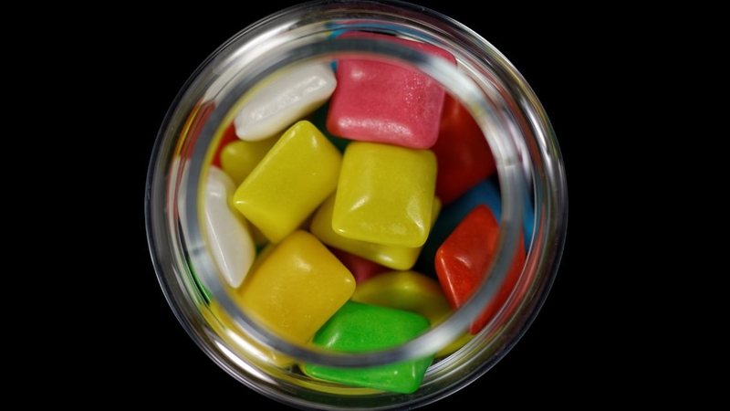 Sử dụng quá nhiều kẹo Xylitol có thể gây đầy hơi, khó chịu tiêu hóa