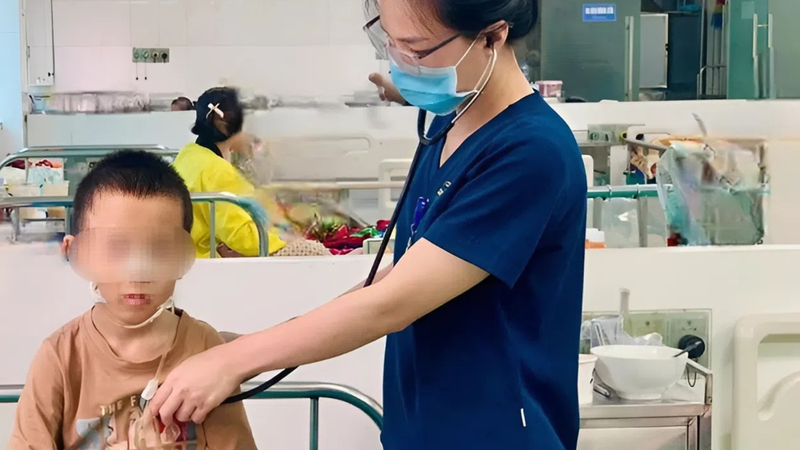 Sau hơn hai tuần điều trị tích cực, tình trạng bệnh nhi dần ổn định