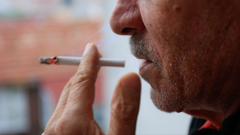 Nên tầm soát ung thư phổi ở người thường xuyên hút thuốc lá