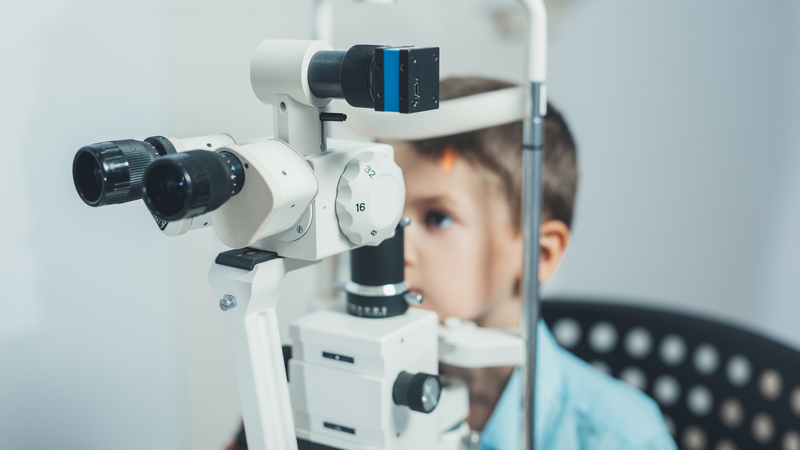 Nhận biết các dấu hiệu bị loạn thị điển hình ở cả người lớn và trẻ em 3