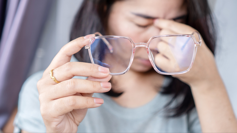 Đục thủy tinh thể khiến thị lực bị suy giảm