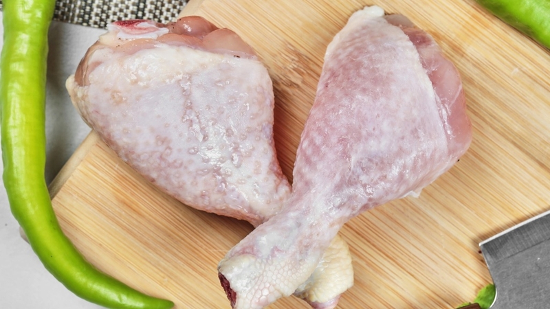 Nhận biết dấu hiệu thịt gà hỏng và hướng dẫn bảo quản đúng cách 1