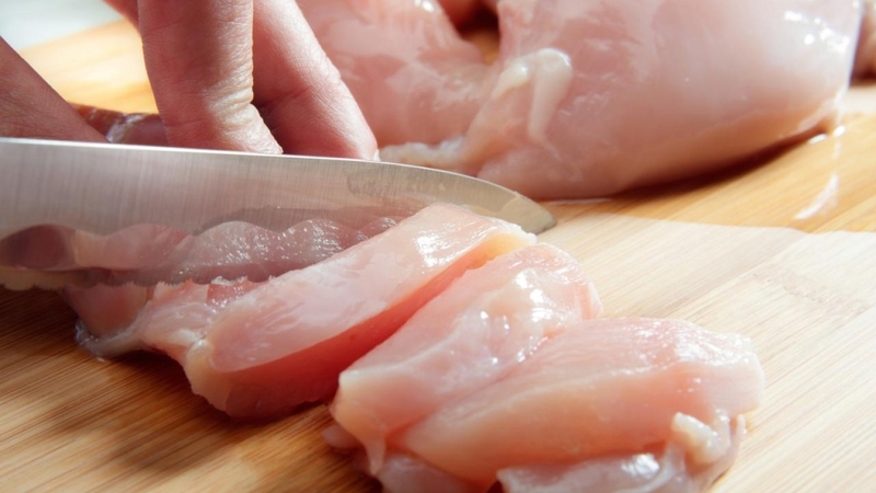 Nhận biết dấu hiệu thịt gà hỏng và hướng dẫn bảo quản đúng cách 2