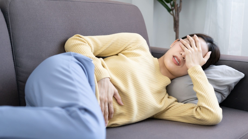 Đau bụng bất thường, kéo dài có thể là dấu hiệu ung thư đại tràng giai đoạn đầu