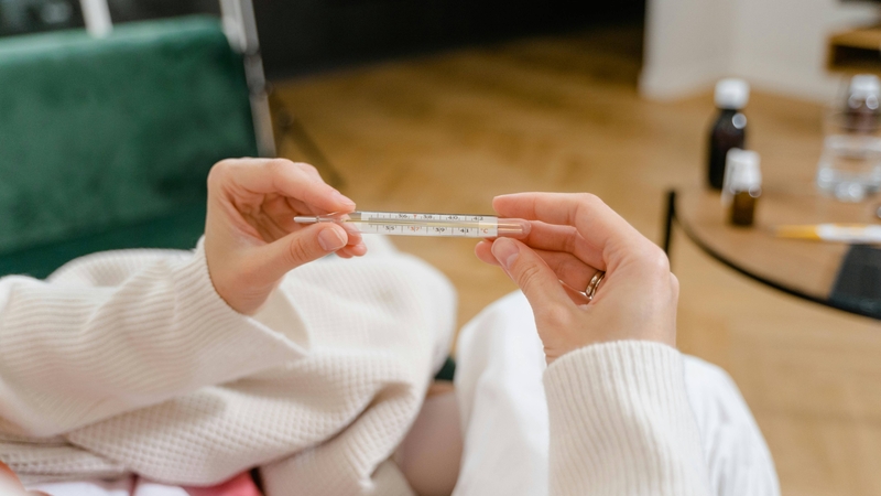 Sốt nhẹ kéo dài có thể là phản ứng của cơ thể trước sự phát triển của tế bào ung thư