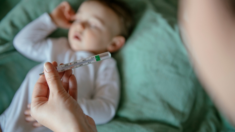 Triệu chứng viêm phổi ở trẻ sơ sinh cha mẹ cần nhận biết sớm 2