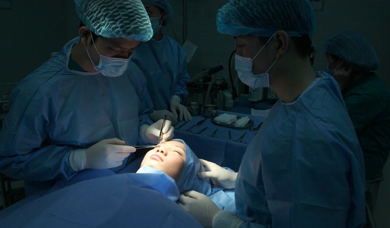 Nhấn mí mắt là gì? Những điều cần chuẩn bị trước khi nhấn mí 2