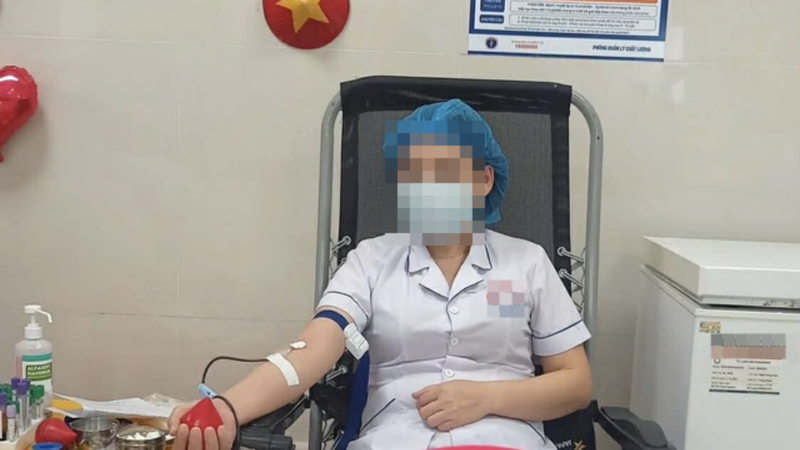 Hành động nhân ái của nhân viên y tế giúp cứu sống bệnh nhân trong tình huống khẩn cấp